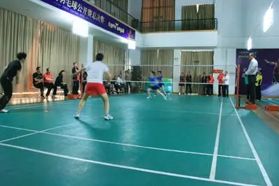 何揭示两队 何揭示两队